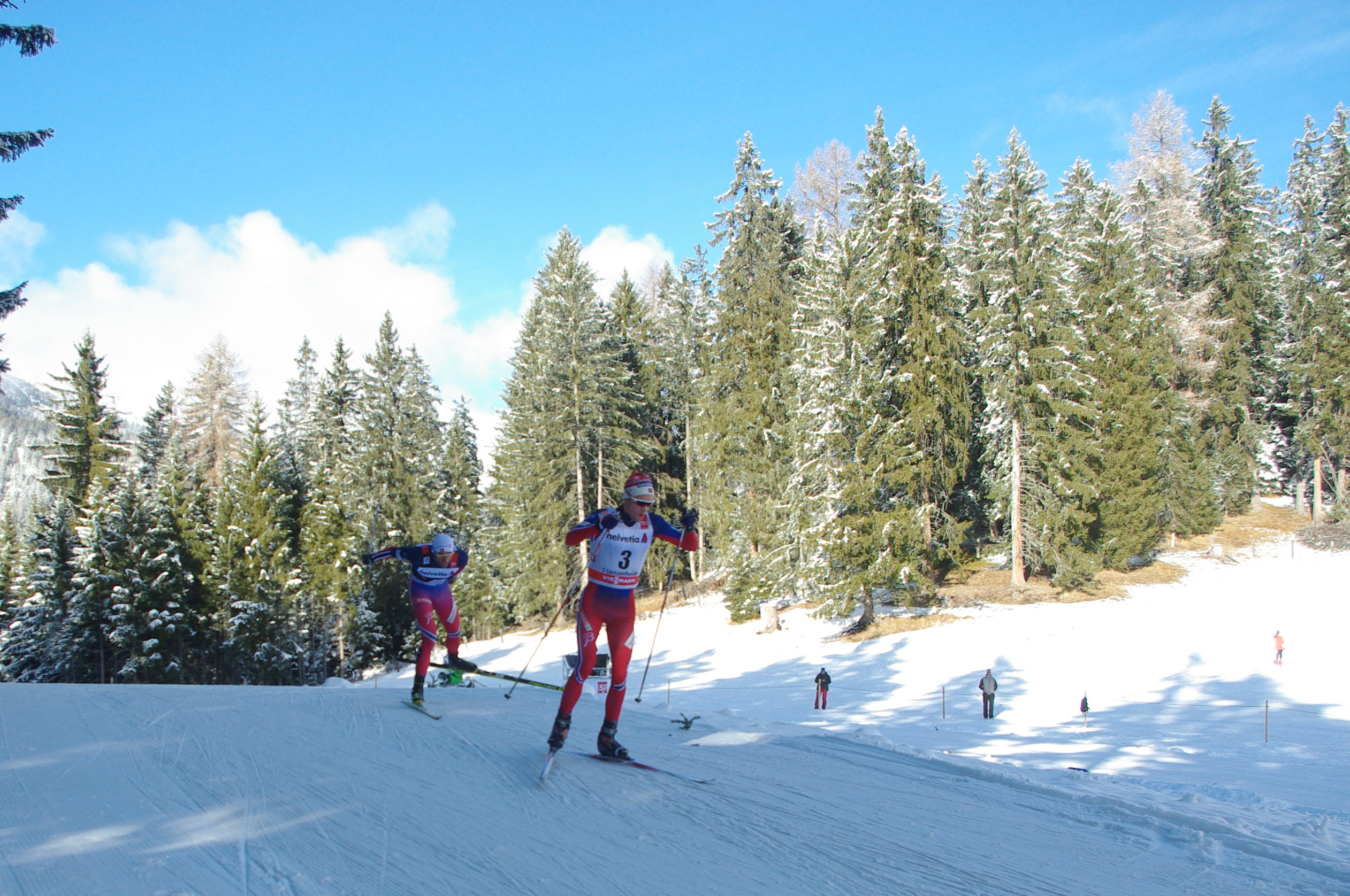 Didrik Tønseth leading Petter Northug early in the 10 k pursuit in Lenzerheide. The tables turned later in the race.