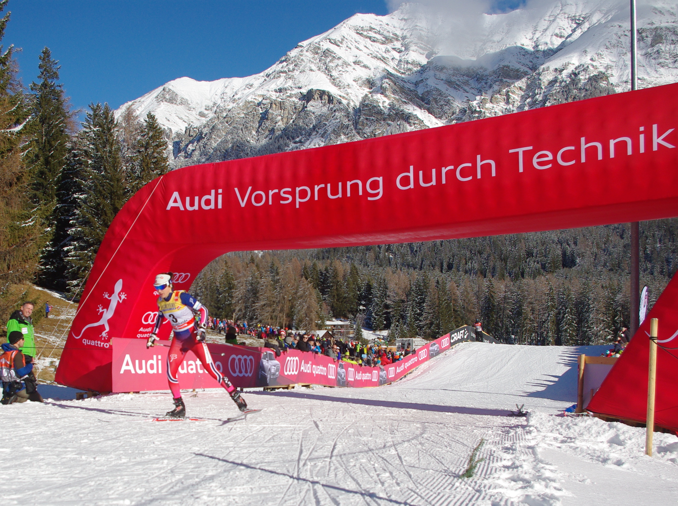 Heidi Weng of Norway skied all alone for the whole race to keep her hold on third place in the Tour de Ski.