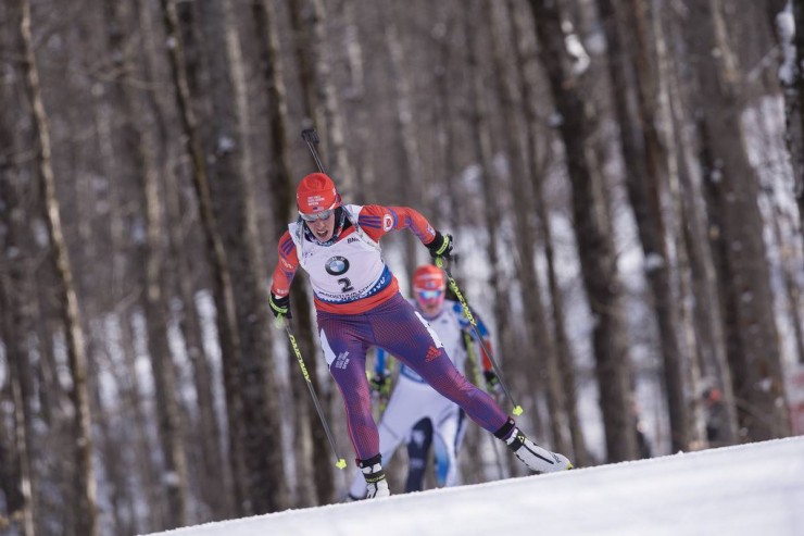 Susan Dunklee (US Biathlon) leads Finland's Kaisa Mäkäräinen on the fourth of five loops in the IBU World Cup women's 10 k pursuit on Friday in Presque Isle, Maine. Dunklee went on to place fifth while Mäkäräinen raced to second. (Photo: USBA/NordicFocus)