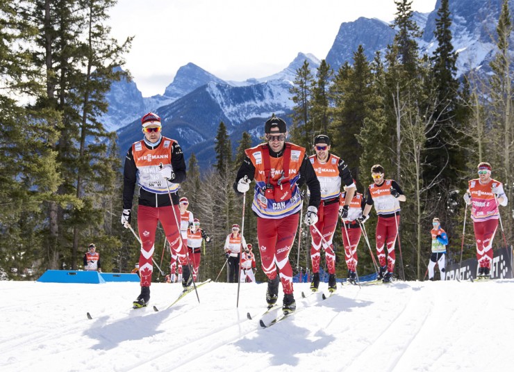 Canadian head coach Justin Wadsworth leads his team during a training session at the Ski Tour Canada in Canmore, Alberta, including athletes Jess Cockney (l), Len Valjas, and Alex Harvey. (Photo: Fischer/NordicFocus) 