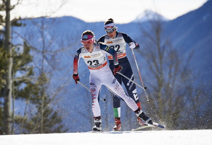 Caitlin Gregg (U.S. Ski Team/Team Gregg), leads Italy's Giulia Stuerz during the women's 10 k freestyle at Stage 7 of the Ski Tour Canada in Canmore, Alberta. (Photo: Fischer/NordicFocus)