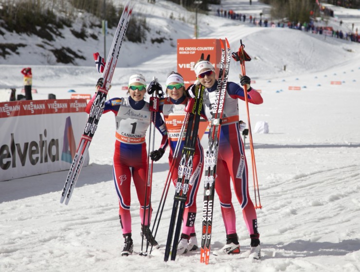 The all-Norwegian women's classic sprint podium at Stage 5 of the Ski Tour Canada, with Maiken Caspersen Falla (c) in first, Ingvild Flugstad Østberg (l) in second, and Astrid Uhrenholdt Jacobsen (r) in third.