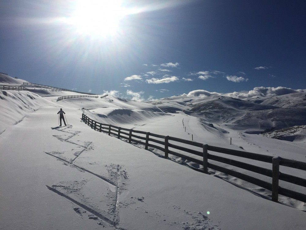 American Sophie Caldwell skiing through fresh powder at Snow Farm, New Zealand. (Photo: Katharine Ogden) 