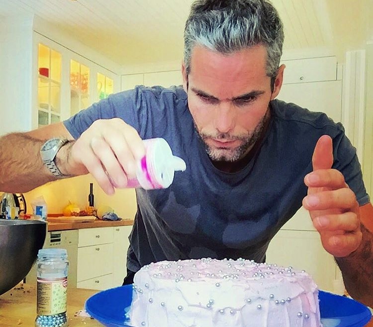Marathon team owner/manager and five-time Olympic gold medalist Thomas Alsgaard, of Norway, shows his softer side, decorating a cake for his Team LeasePlan before the start of the 2016/2017 Ski Classics season: "... Winter has come ❄️❄️ It's a happy day." @leaseplan_tigers celebrates with (pink ...) birthday cake !!! How are you celebrating?" (Photo: Thomas Alsgaard Instagram via OpenSki.ru)