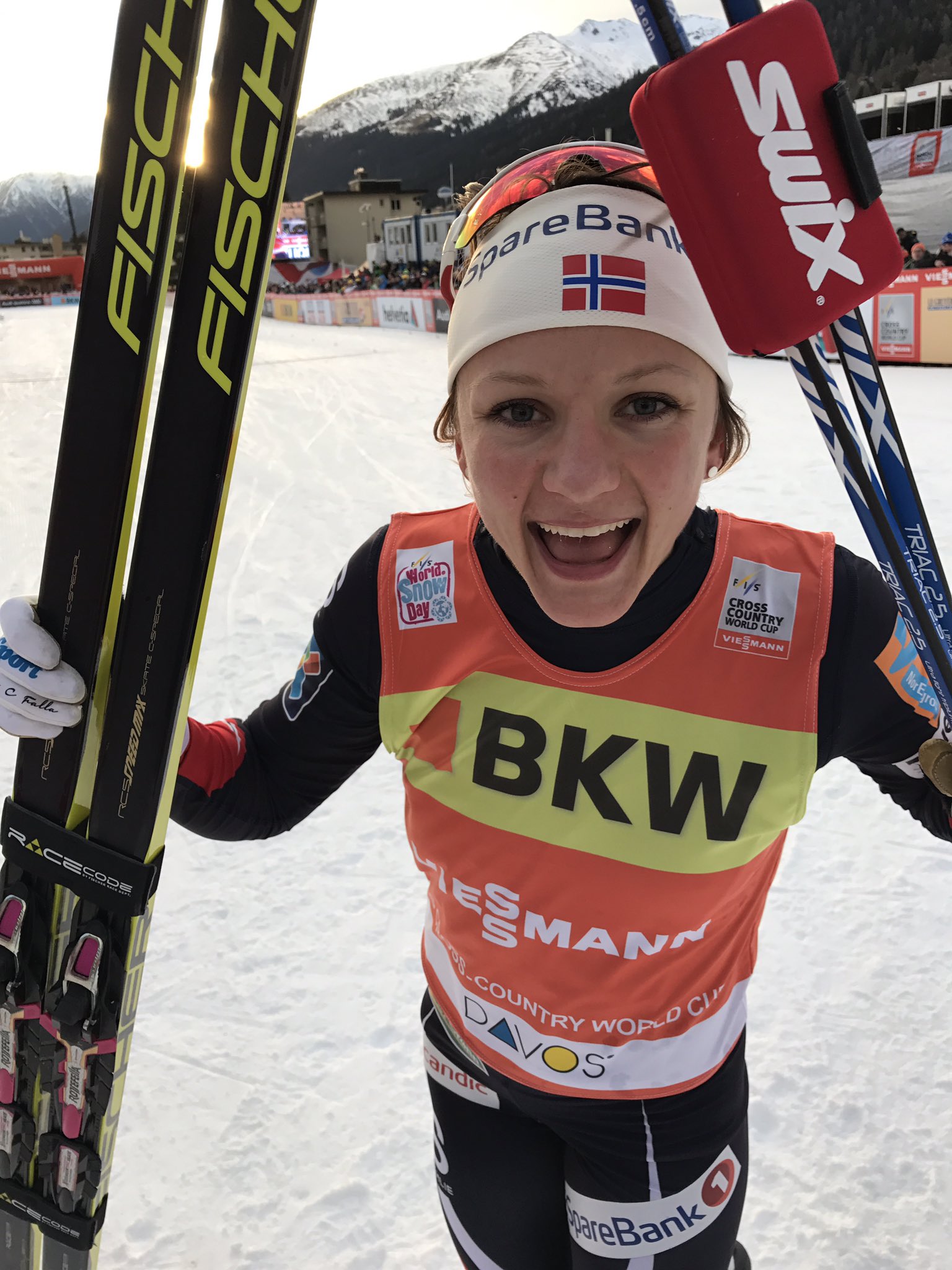 Maiken Caspersen Falla celebrates her first World Cup win of the season, in the skate sprint in Davos, which kept her in control of the red Sprint Cup leader's bib. (Photo: FIS Cross Country/Twitter)