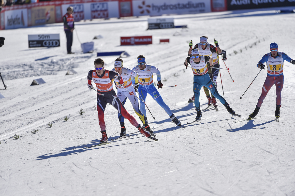 Norway's Ander Gløersen leading the third leg of the men's 4 x 8 k relay on Sunday at the World Cup in La Clusaz, France. (Photo: Fischer/NordicFocus)