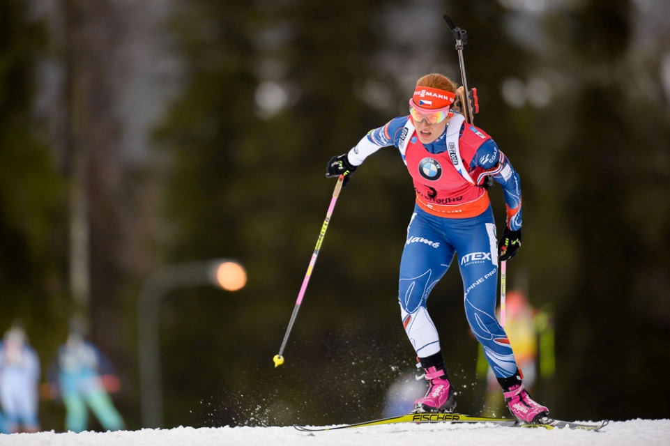 Gabriela Koukalová (Czech Republic) on her way to winning the women’s 10 k pursuit on Sunday in Östersund, Sweden, the first pursuit of the 2016/2017 IBU World Cup season. (Photo: IBU)