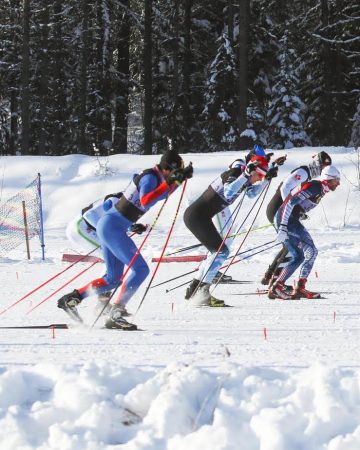Another view of the men's A final. Newell and Lapointe (black suit hidden by Newell) would lead out early. Kennedy is nearest, Locke is tallest, the TBay skiers are light blue. (Photo: Dafné Theroux Izquierdo)