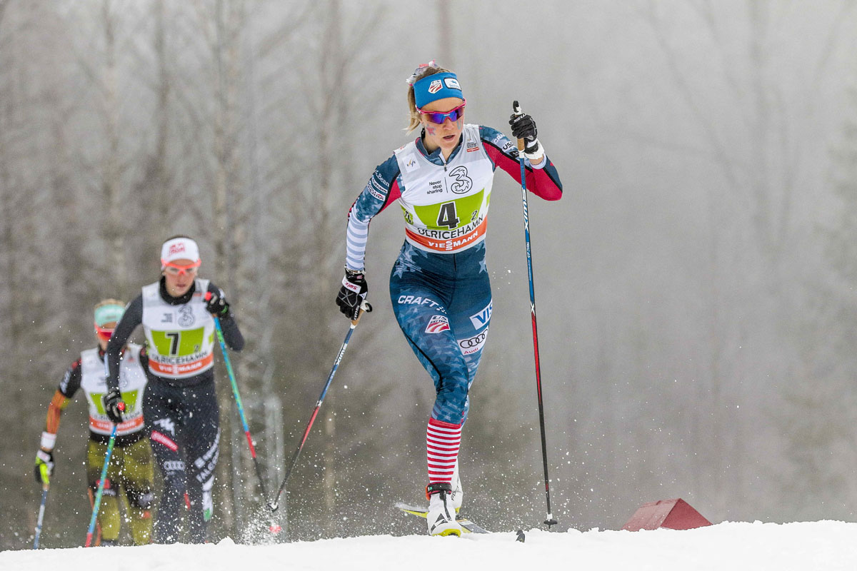 Sadie Bjornsen bringing the U.S. back up toward the leaders on leg two. (Photo: Fischer/Nordic Focus)