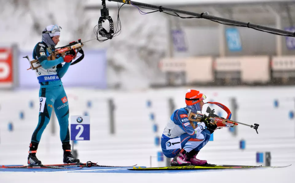 Czech Republic’s Gabriela Koukalová crouches down in a squat to calm her shaking legs during the third shooting stage of the women’s 10 k pursuit on Saturday at the 2017 IBU World Cup in Oberhof, Germany. France’s Marie Dorin Habert (l) went on to win the race. (Photo: IBU)