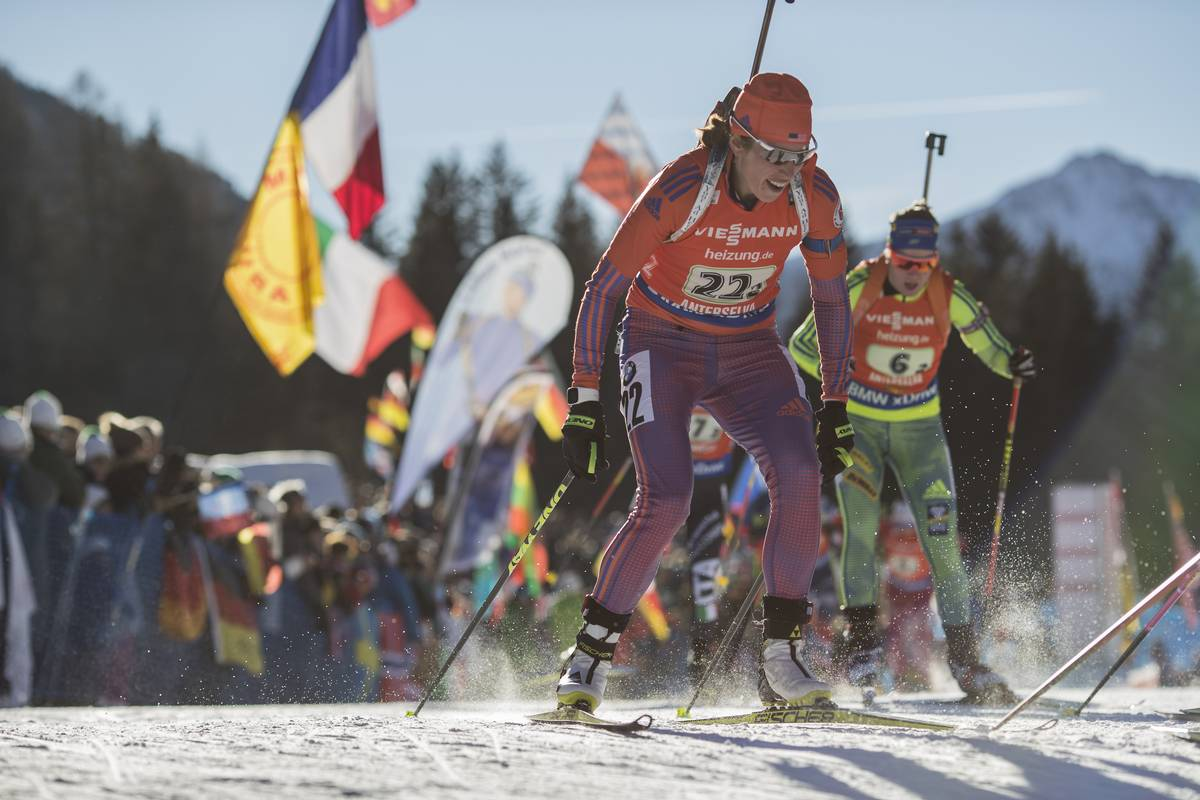 US Biathlon’s Susan Dunklee ahead of Sweden’s Chardine Sloof during the second leg in the women’s 4 x 6 k relay at the 2017 IBU World Cup in Antholz, Italy. (Photo: USBA/NordicFocus)