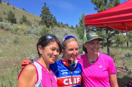 Pendrel was happy to chat and pose for photos between laps. These women are all cross country skiers. (Photo: Gerry Furseth)