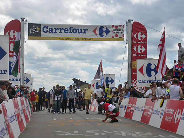Lodwick in Car-Bike Crash at Tour de France