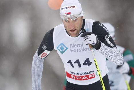 Hjelmeset collides with wax tech during race, suffers injured ribs