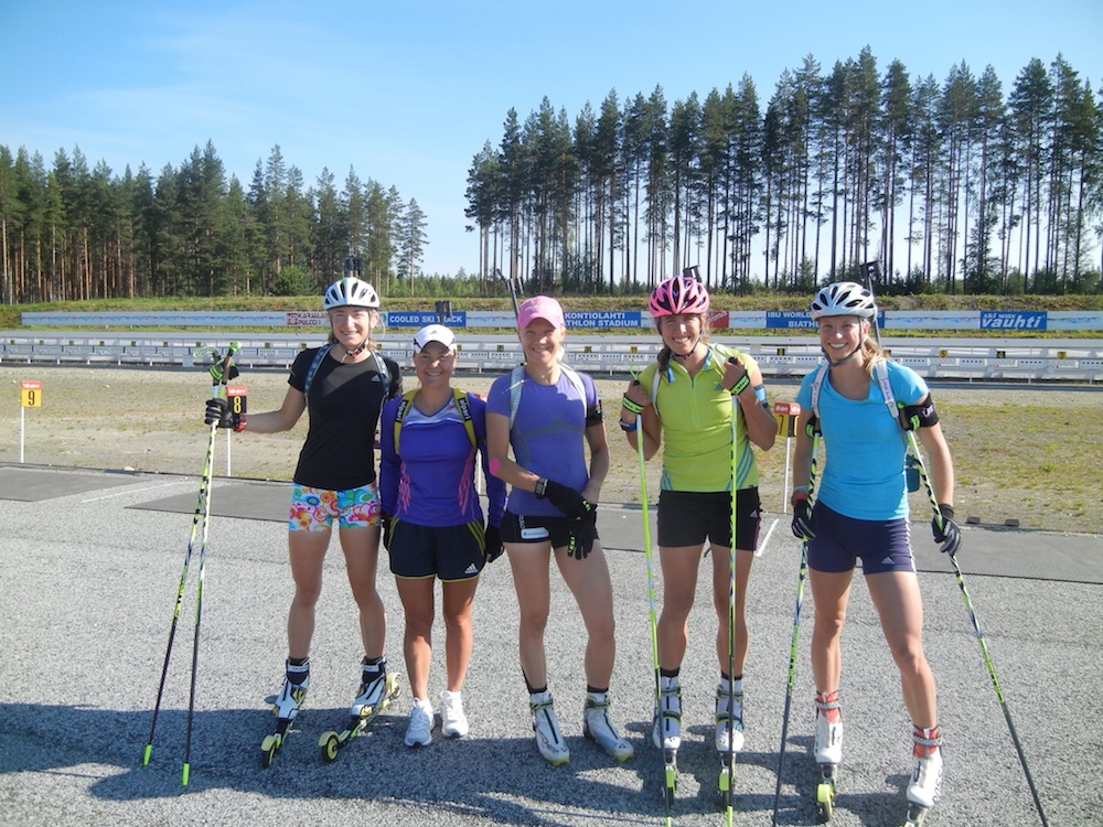 Mäkäräinen Shows U.S. Biathlon Women the Ropes (and Swimming Holes) in Kontiolahti